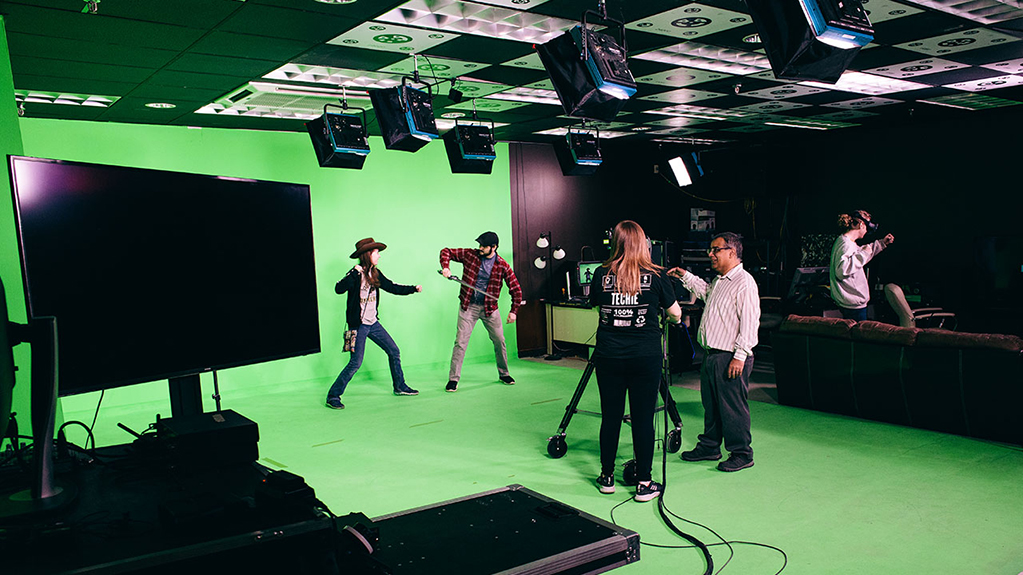 Students work together in the VFX lab