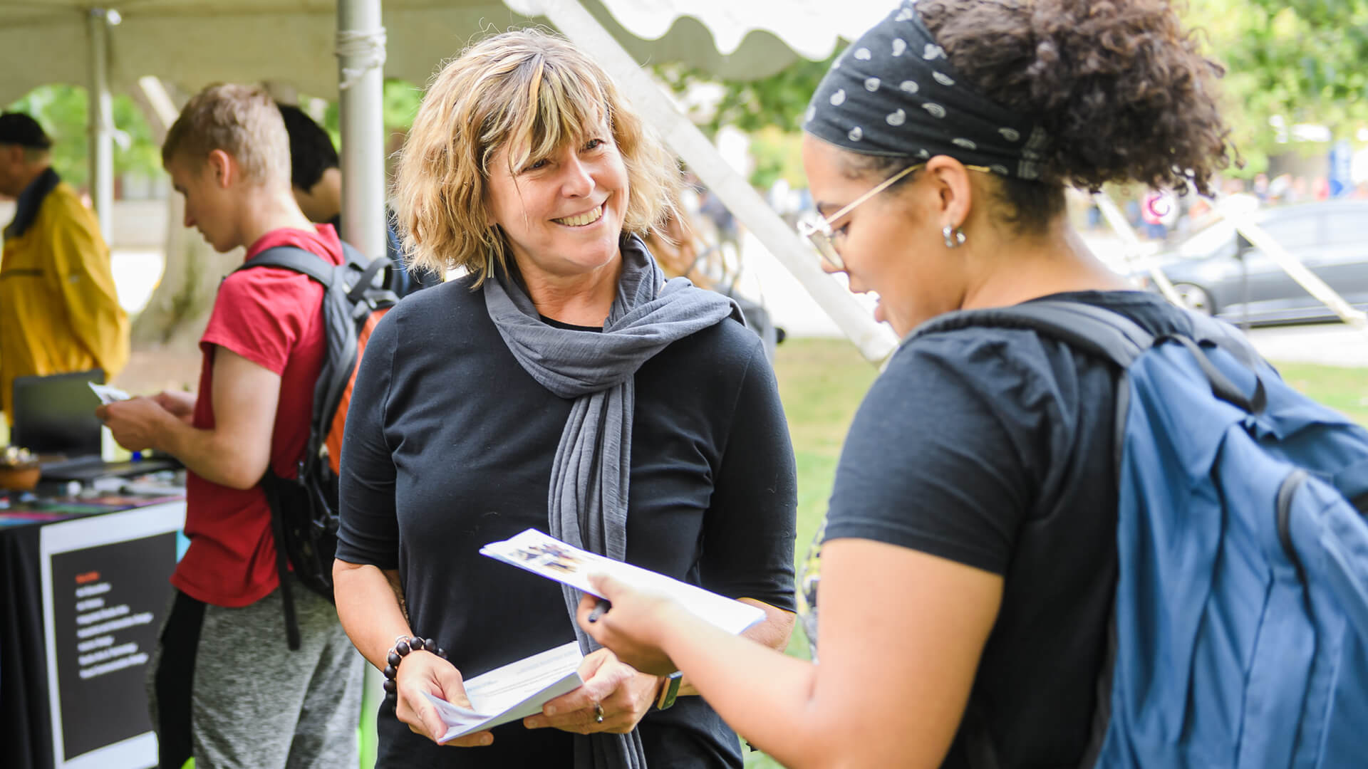 Student talking with Alumni.