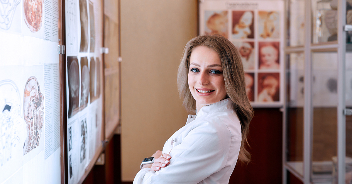 A curator stands in front of a human anatomy display in a museum
